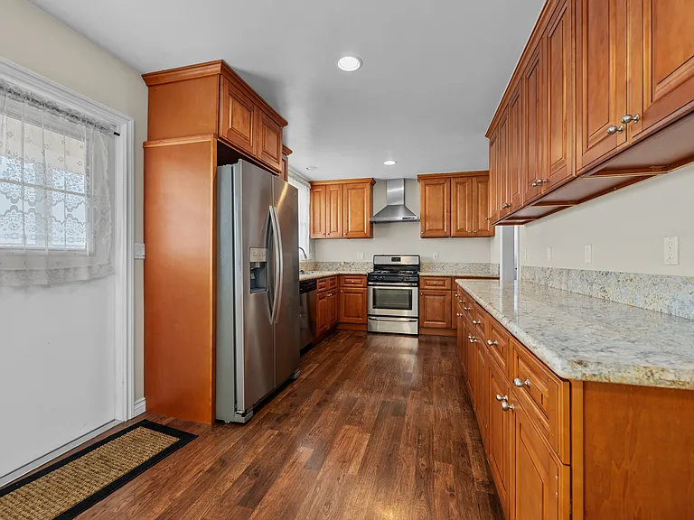 2260 Altadena Ave — Photo 9