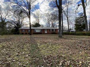 101 Robin Hood Dr, Warner Robins, GA