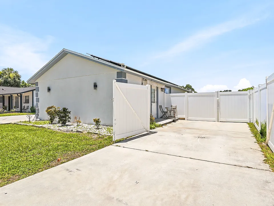 9023 Arndale Cir #B