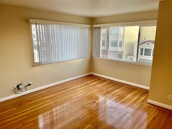 5th image of 3350 Judah St APT 3