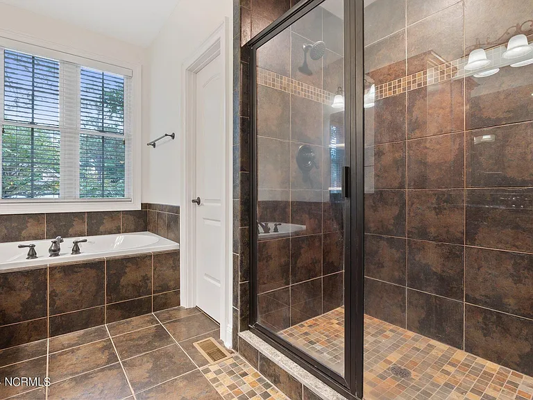 108 Hammerstone Cir — Photo 25