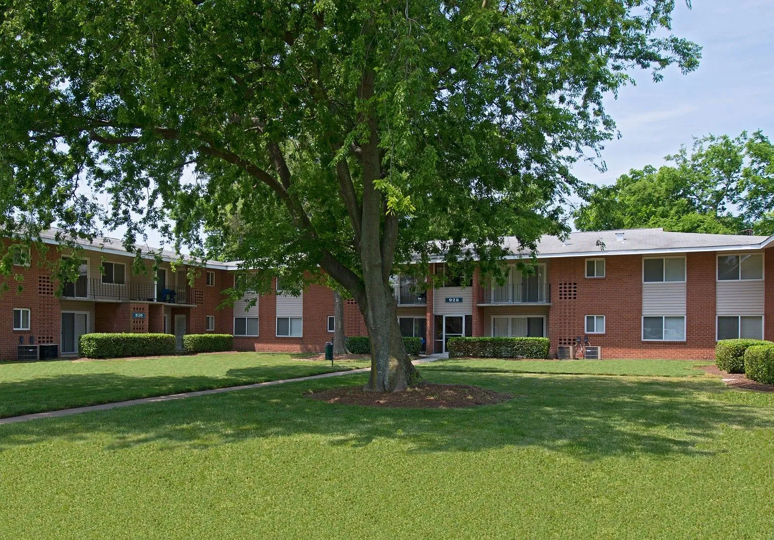 Colony Point Apartments — Photo 1