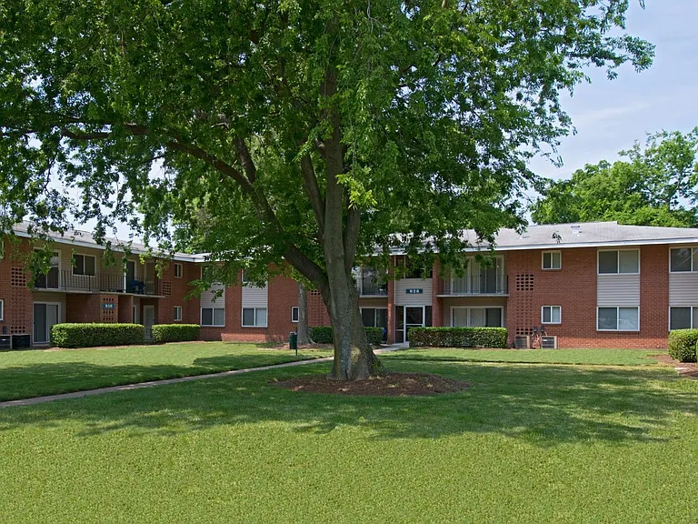 Colony Point Apartments — Photo 1