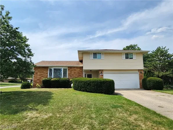5650 Cascade Ct, Seven Hills, OH 44131