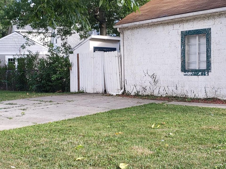2nd image of 21705 Roslyn Rd