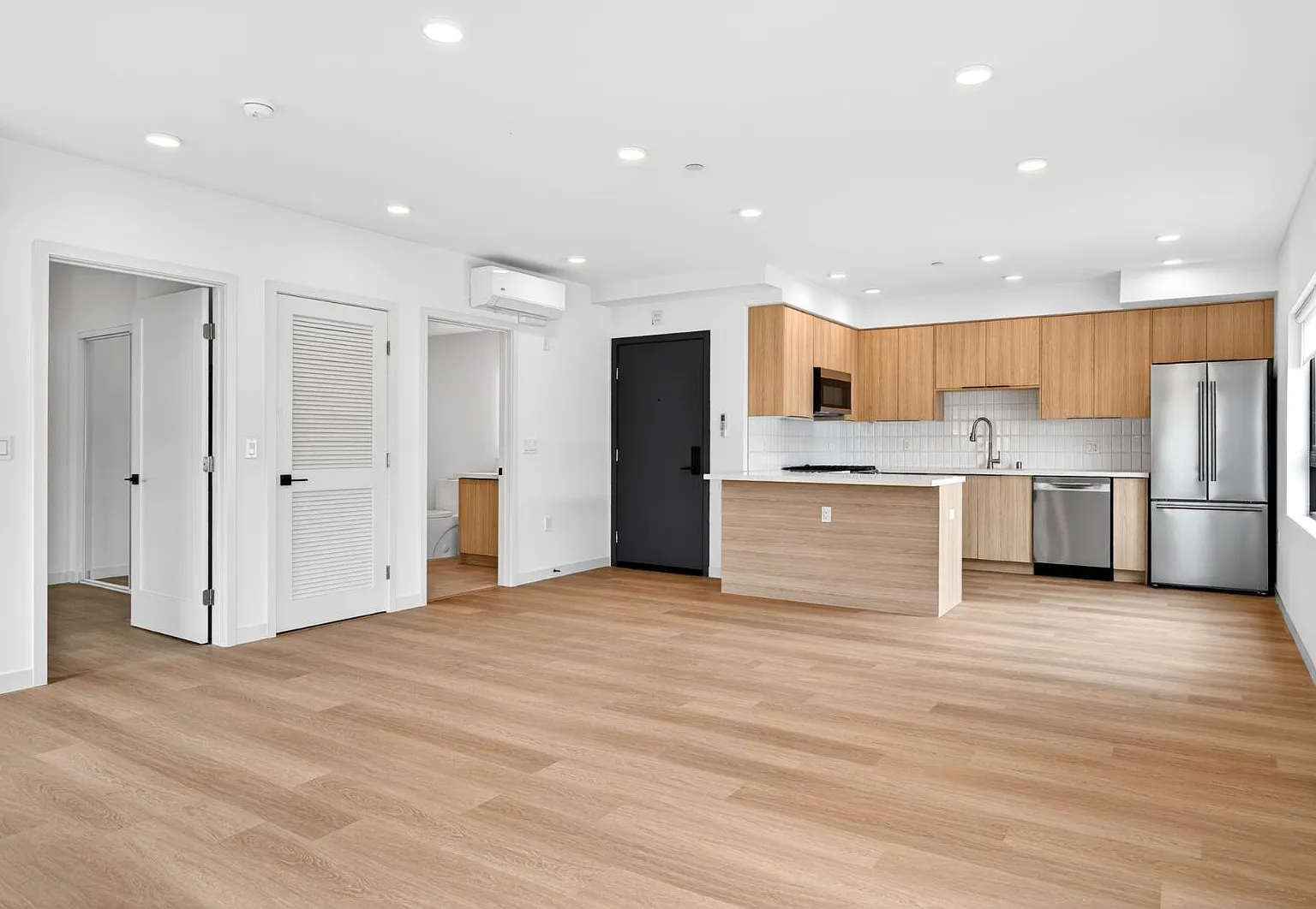6115 Romaine St - 205 — Photo 2
