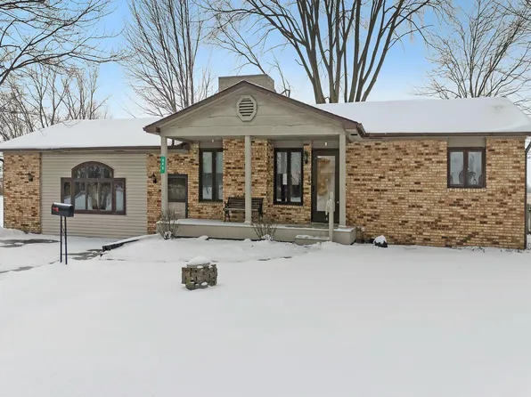 648 Country Hills Dr, Churubusco, IN 46723