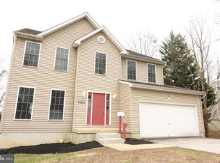 32 Hillside Rd, Newport, DE 19804