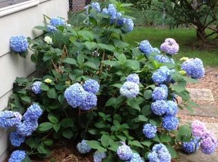 185 Yarkerdale Dr, Rochester, NY 14615