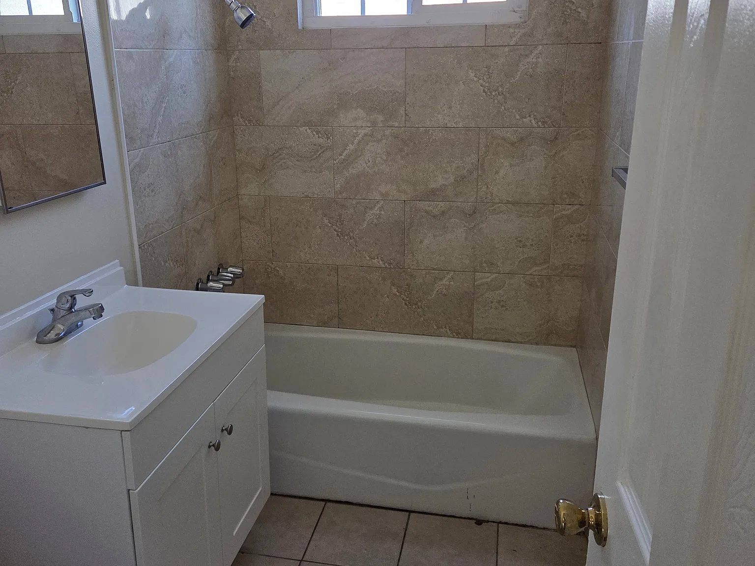 2 bed, 875 sqft, $2,400 — Photo 4