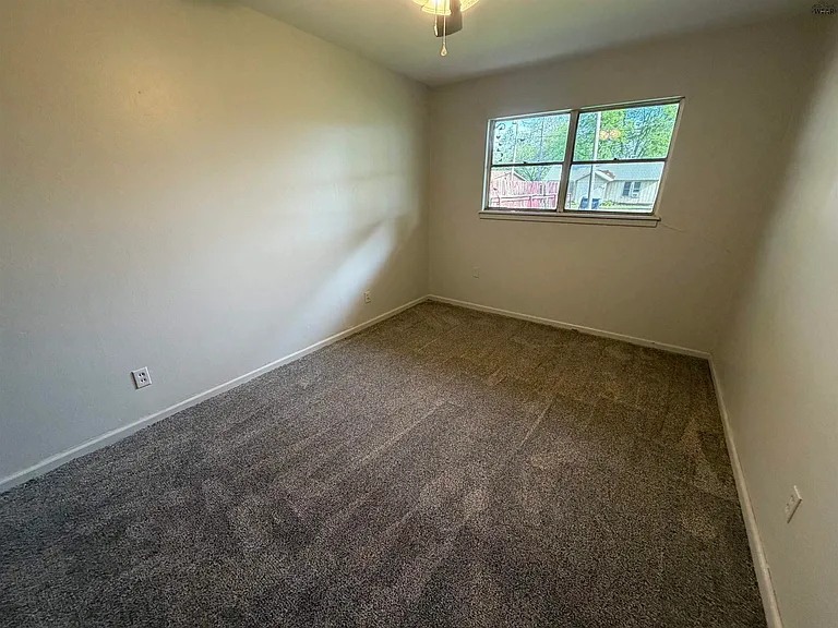 409 Park St — Photo 2
