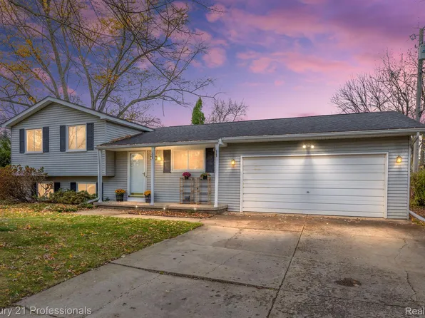 4660 Charest Ave, Waterford, MI 48327