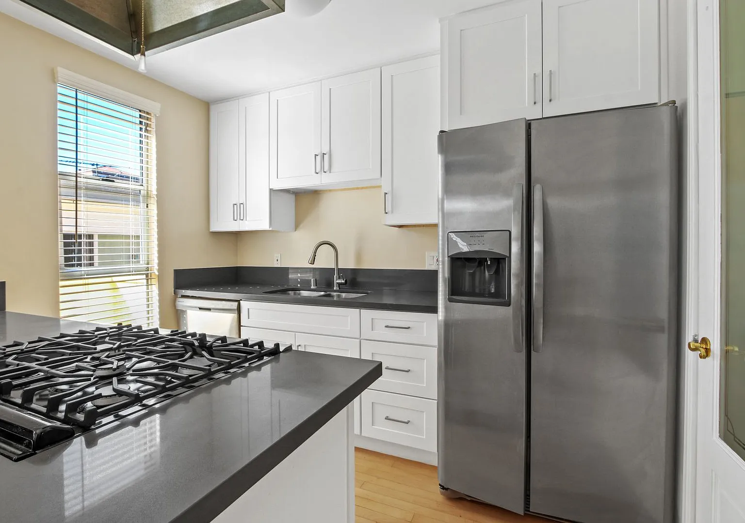 1133 16th St in Santa Monica - North of Wilshire Blvd! — Photo 1