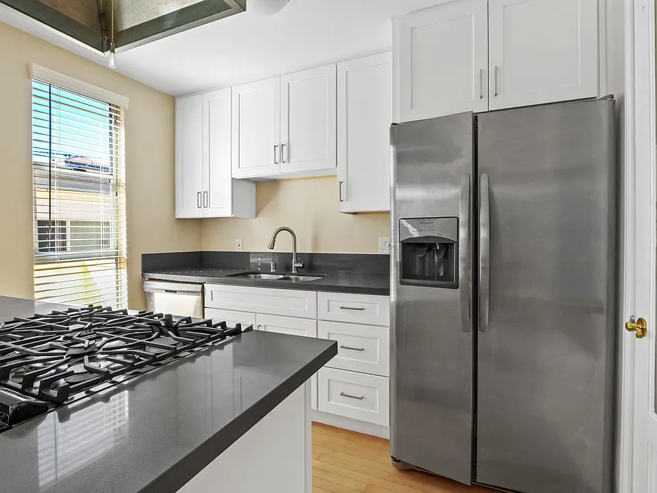 1133 16th St in Santa Monica - North of Wilshire Blvd!