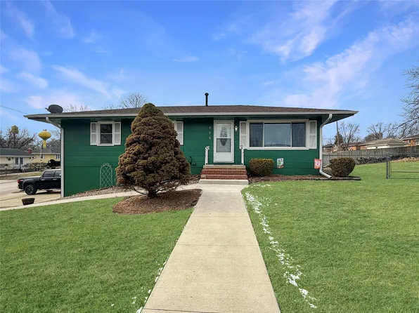 600 N 5th St, Carlisle, IA 50047