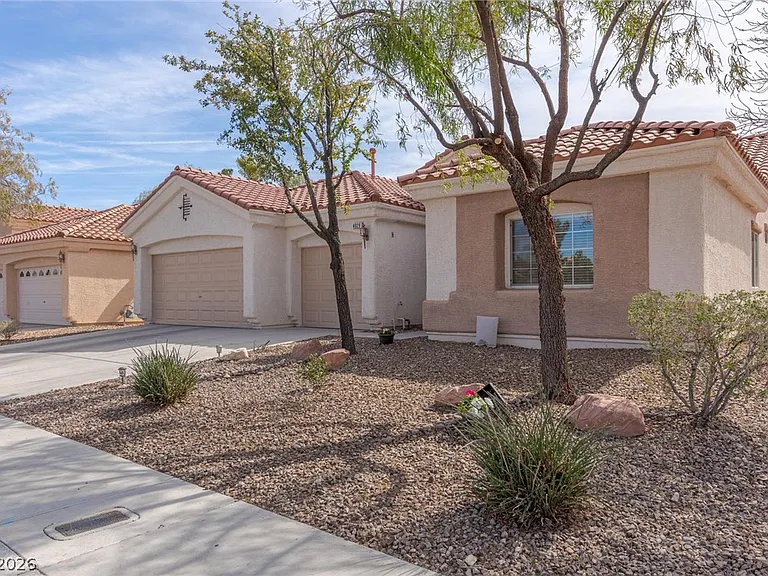 4029 Genoa Dr — Photo 2