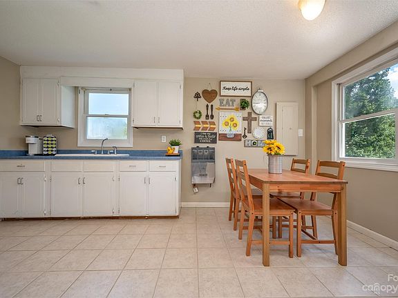 5th image of 124 Maiden Ln