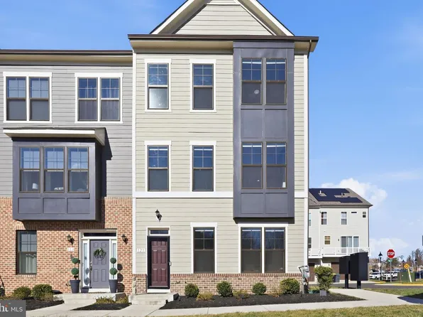 121 Kinross Ln, Fredericksburg, VA 22401