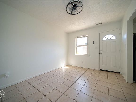 3rd image of 6442 Commons Dr