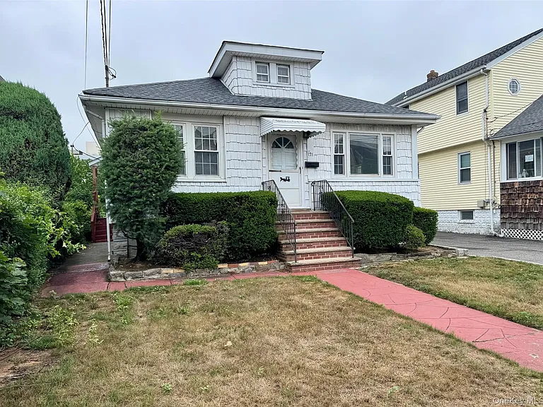 121 Lyon Pl — Photo 2