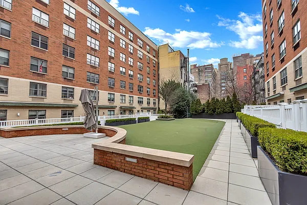 Rented by Compass | media 7