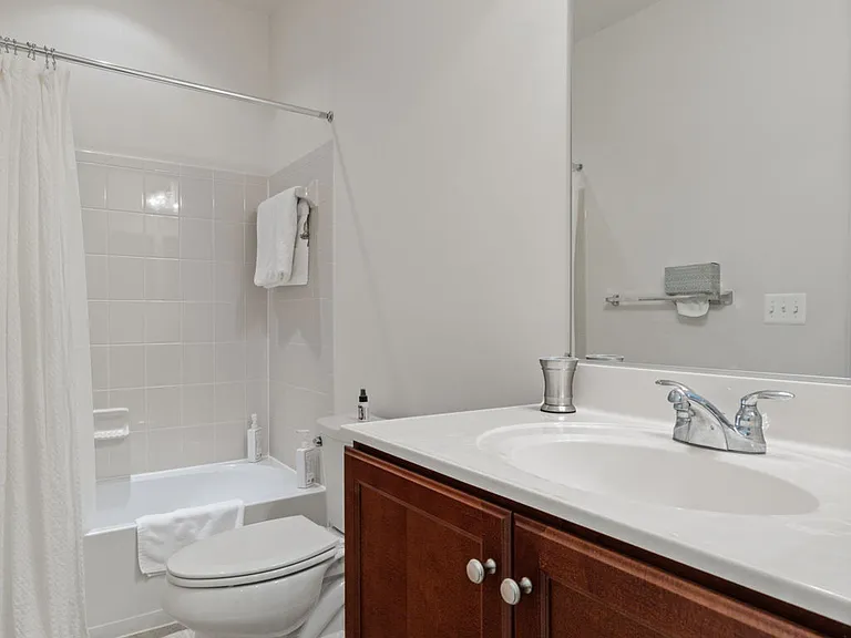 Private In law/Au Pair/Guest Suite with attached full bathroom