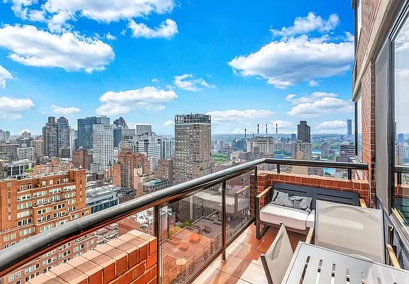 4th image of 300 E 62nd St APT 2902