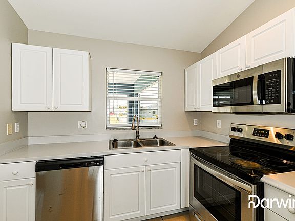 3rd image of 113 Blackstone Dr