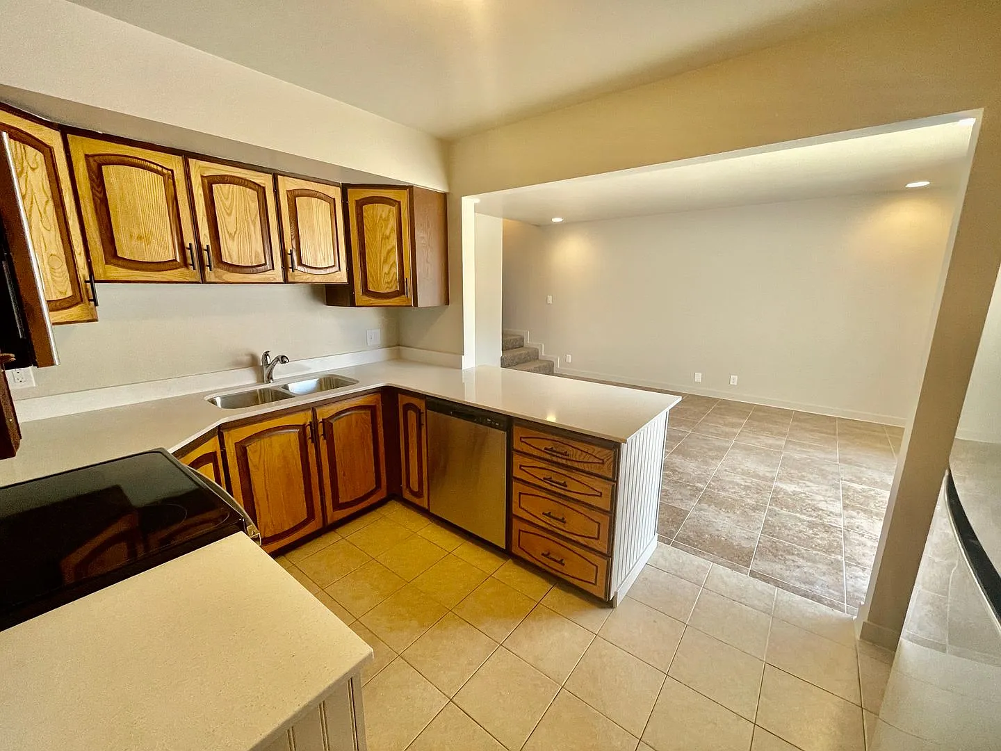 Fully Remodeled 3-BR, 3-BA Townhome with Kitchenette in Basement — Photo 2