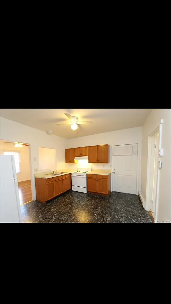 41 Anderson St — Photo 2