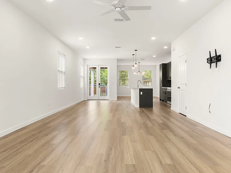 210 E Columbus Dr #1 — Photo 6