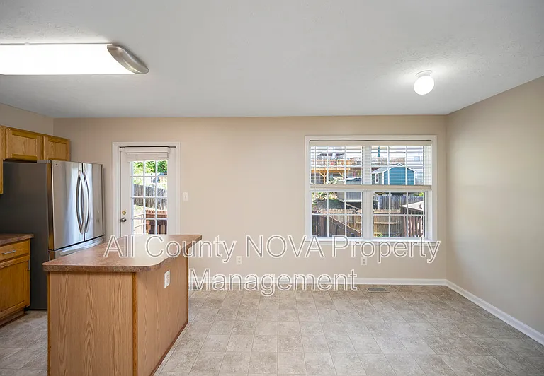 610 Kensington Dr — Photo 18