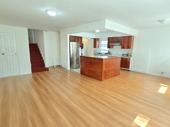 4th image of 1562 209th St Floor 2