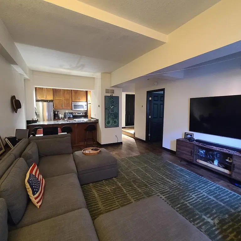 112 W Washington Blvd — Photo 3