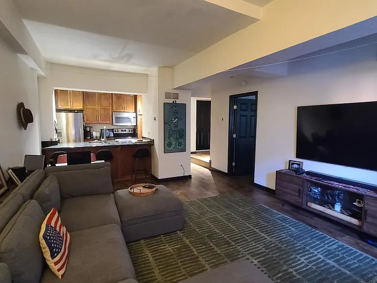 112 W Washington Blvd — Photo 6