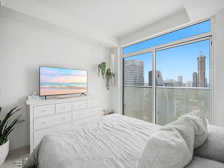 501 Yonge St #5204 — Photo 18