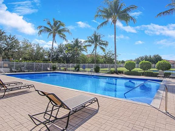 3rd image of 291 SW Palm Dr APT 306