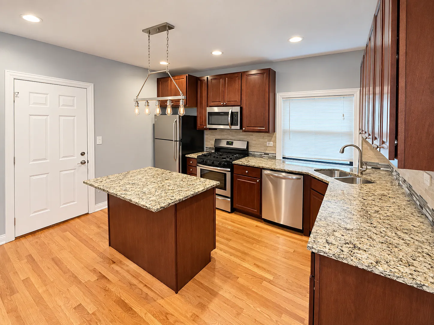 2 bed, $1,895 — Photo 3