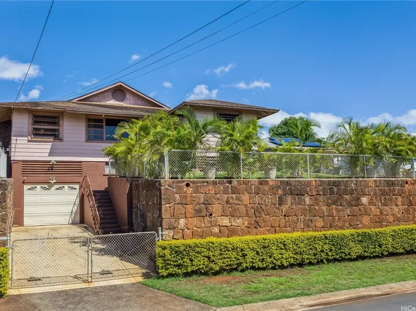 826 Puu Kula Dr, Pearl City, HI 96782