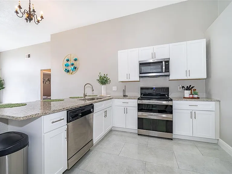 207 Langham Dr — Photo 10