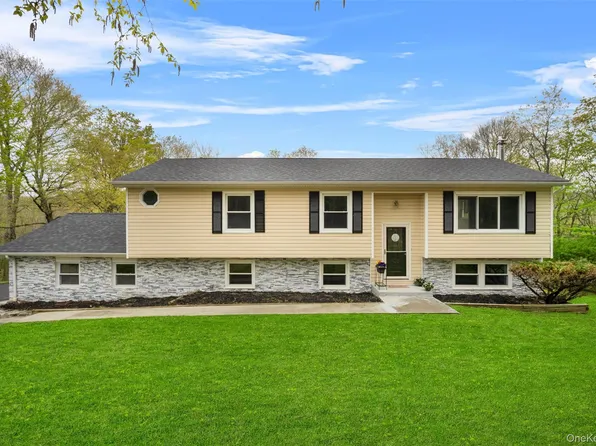 122 Susan Drive, Poughquag, NY 12570