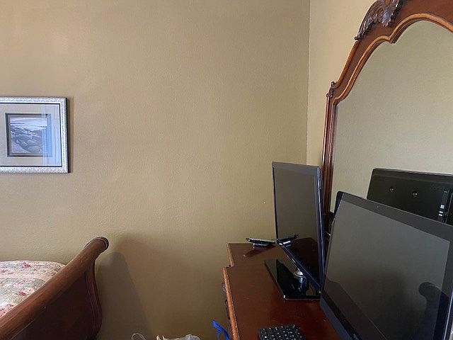 2nd image of 3325 Park Pl N