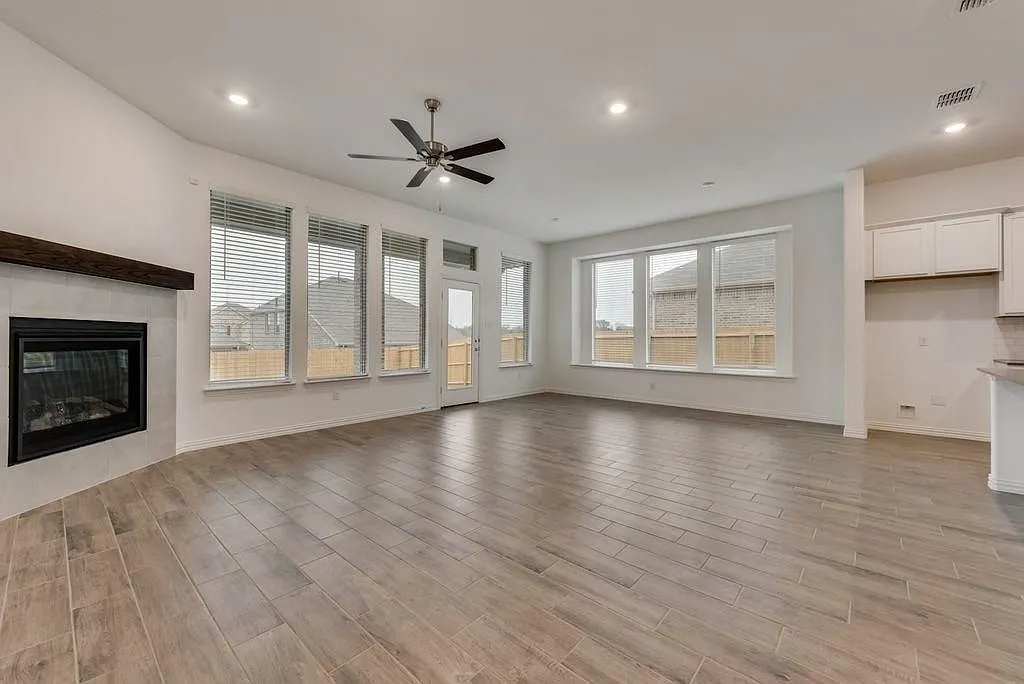 5 bed, 2371 sqft, $3,500 — Photo 3