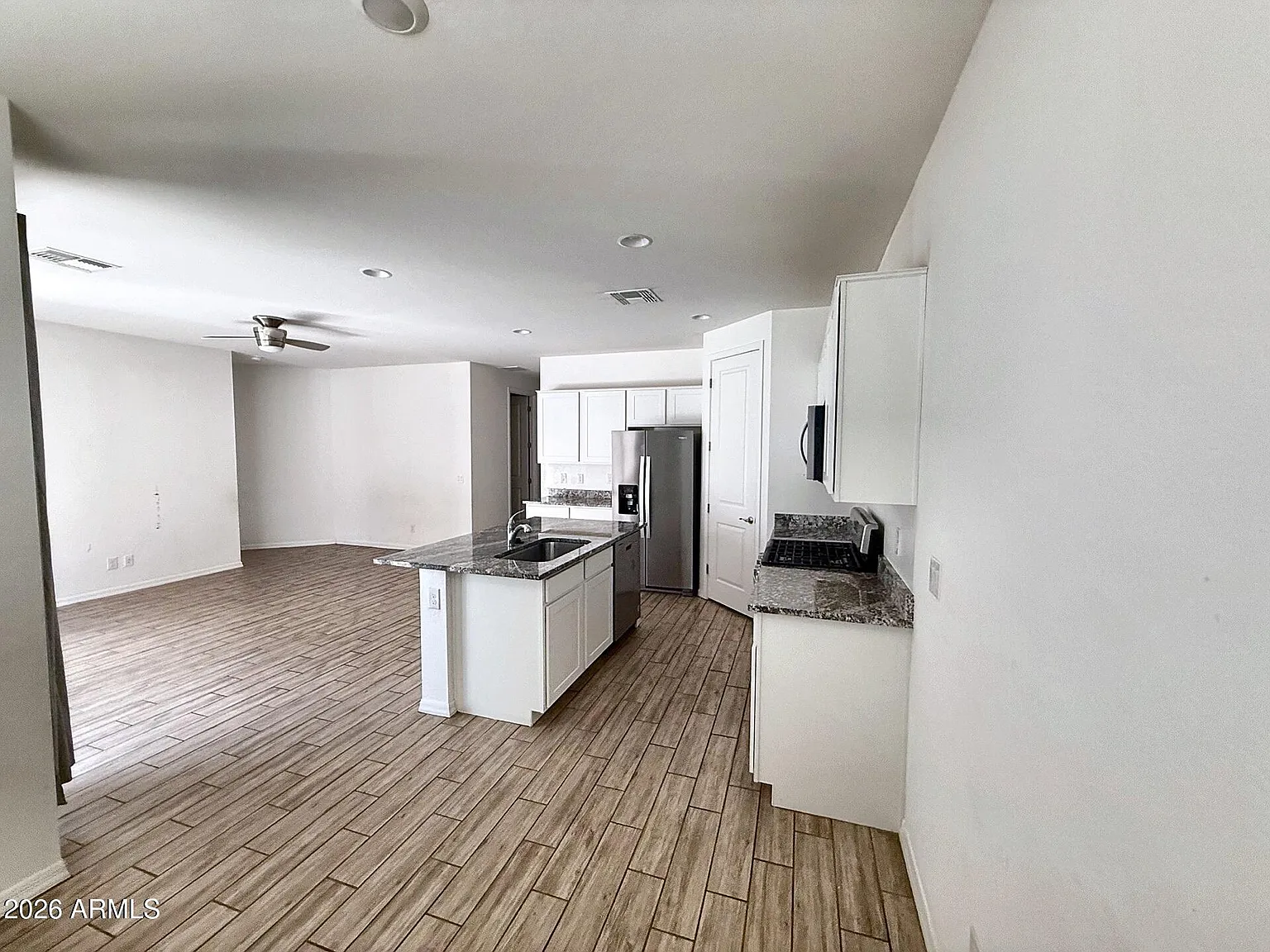 3 bed, 2.0 bath, 1375 sqft, $2,400 — Photo 4