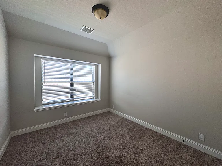 2113 Burke Dr — Photo 14