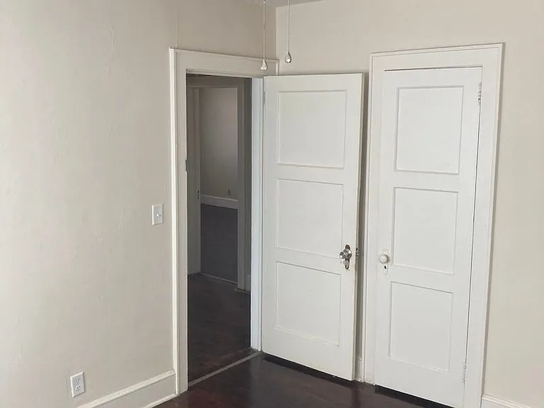 403 N Elm St NW — Photo 8