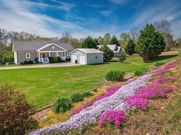 18 Shady Grove Ln, Blue Ridge, GA 30513