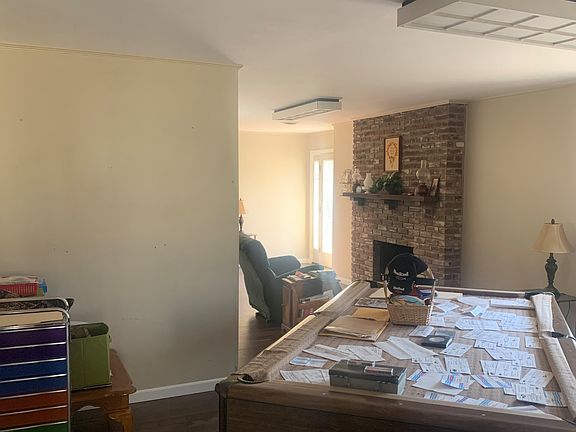 4th image of 705 Broadmoor St