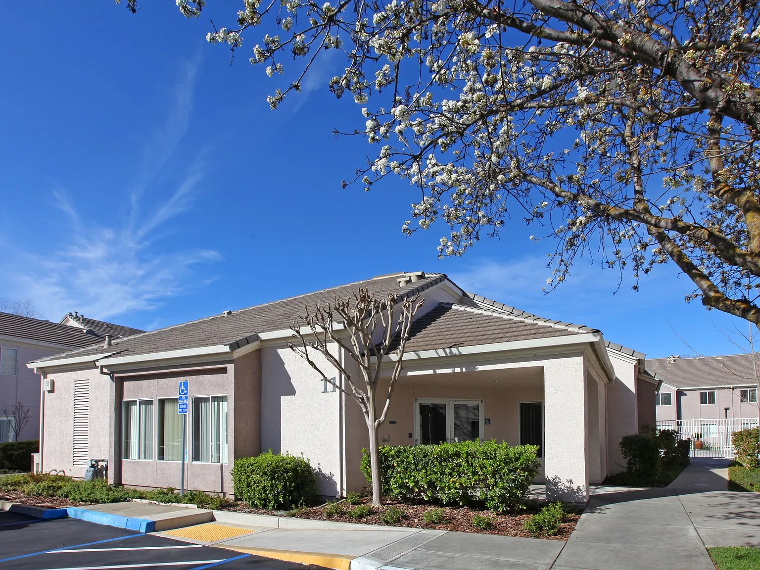 Glacier Point Apartments — Photo 1