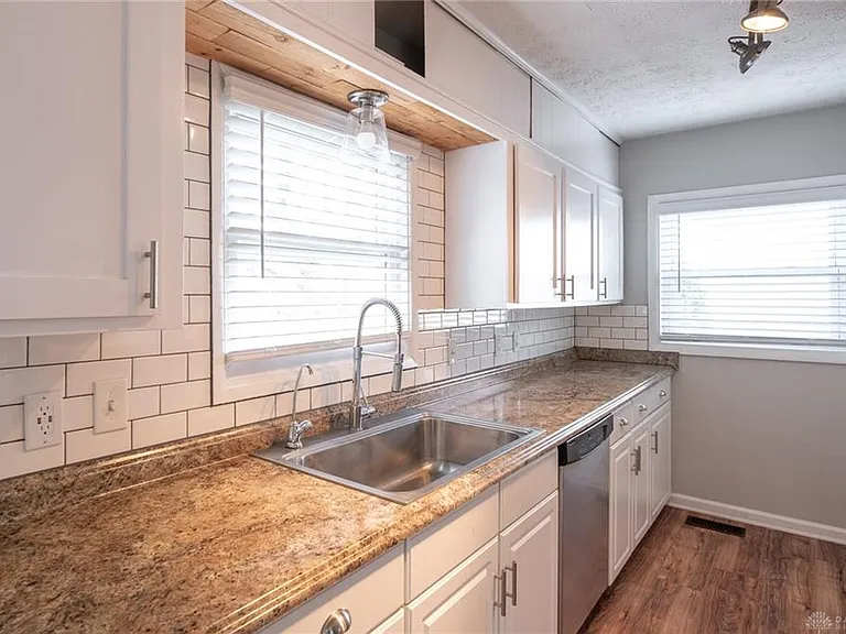 2833 Nacoma Pl — Photo 7